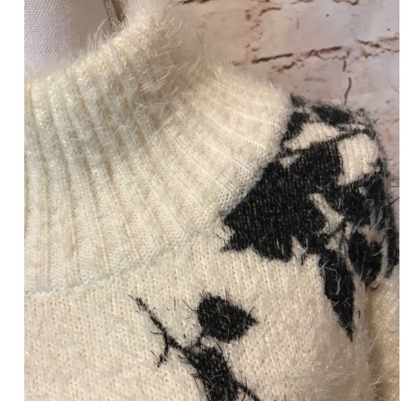 ⚡️Vince Camuto Sweater - Picture 6 of 7